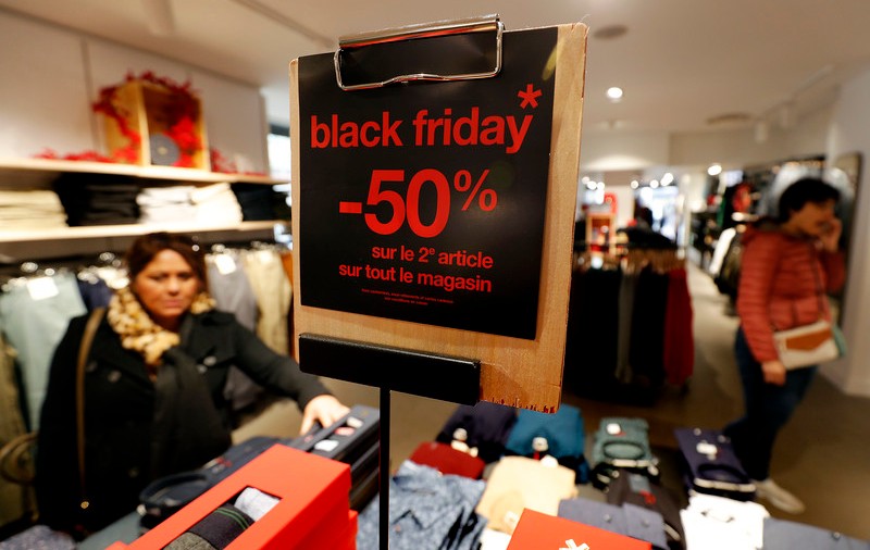Semnele că Black Friday și cumpărăturile online ți-au smintit mințile