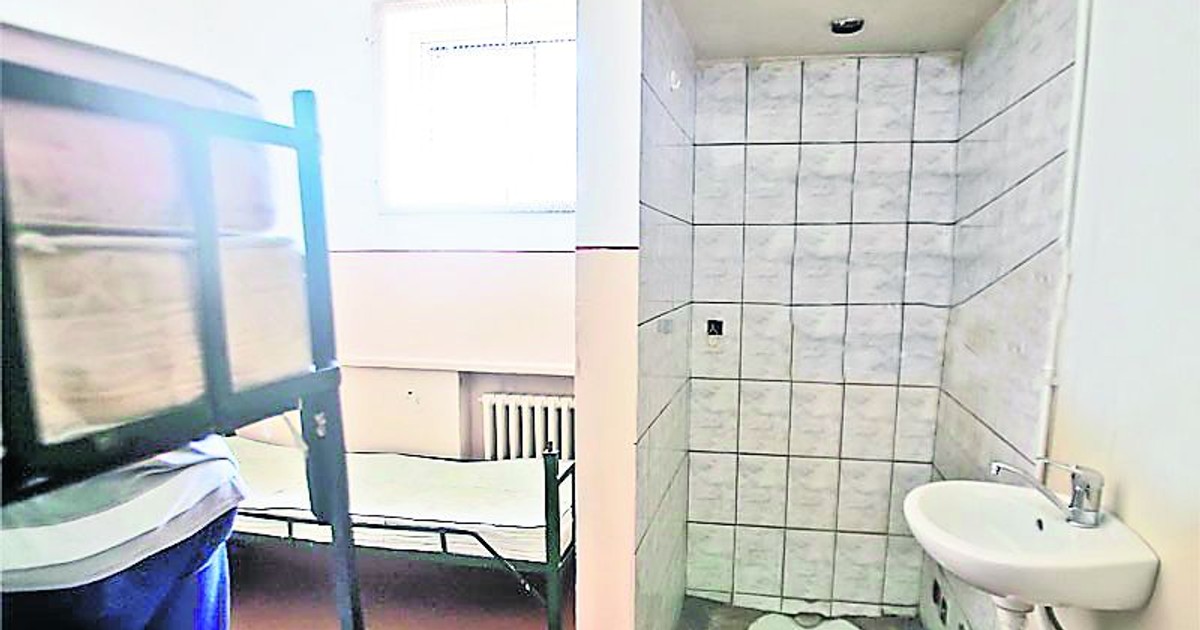 / ”Beciul Domnesc” a devenit arest de cinci stele. Celulele de lux au senzori de lumină, lămpi și televizoare cu led, iar pardoseala e acoperită cu o vopsea-linoleu