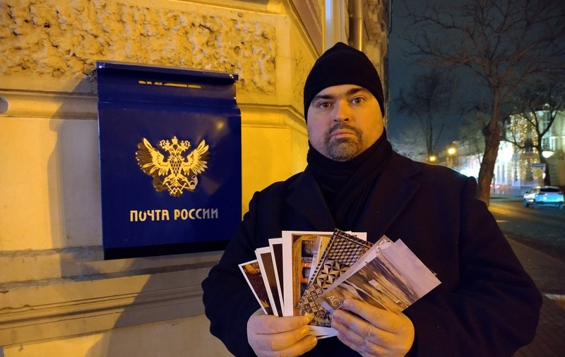 Amendă și 5 zile de arest pentru un activist rus, din cauza unui emoji cu drapelul ucrainean atașat canalului său de Telegram. Bărbatul a intrat în greva foamei