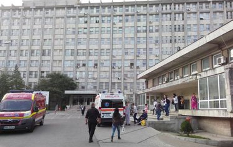 Imagini uluitoare surprinse la Spitalul Județean Constanța: O pisică a căzut din tavan!
