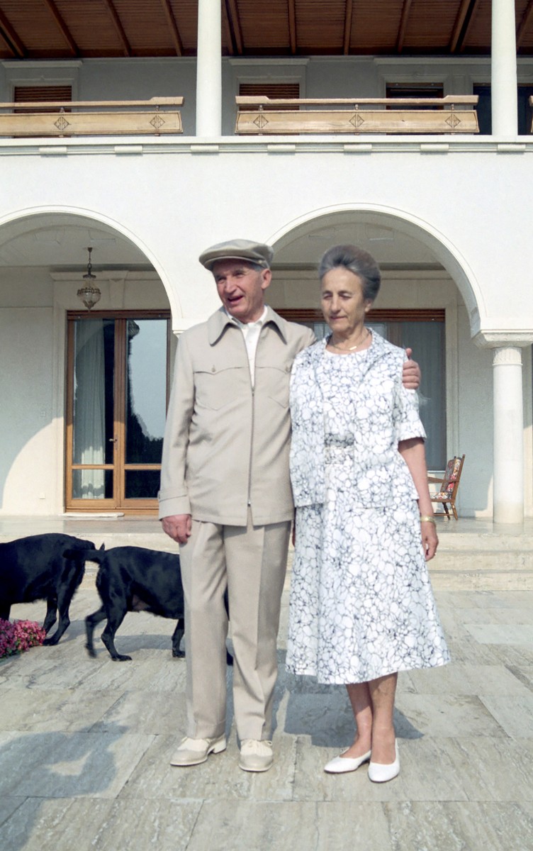 Nicolae si Elena Ceausescu, vila Neptun 1989. Foto agerpres_4692099