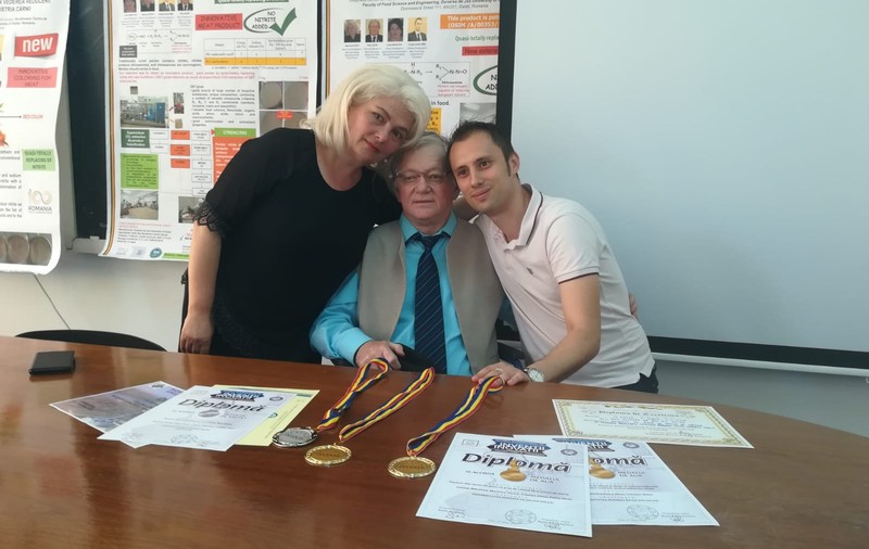 Colorant pe bază de cătină și sânge de porc pentru industria cărnii, invenție a unor profesori de la Universitatea Dunărea de Jos din Galați/ FOTO