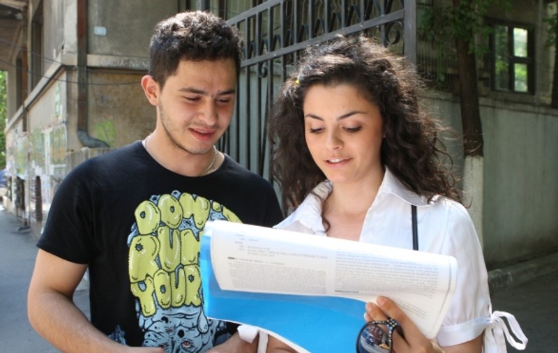 Un miliard de euro. Atât costă România elevii care nu au luat BAC-ul