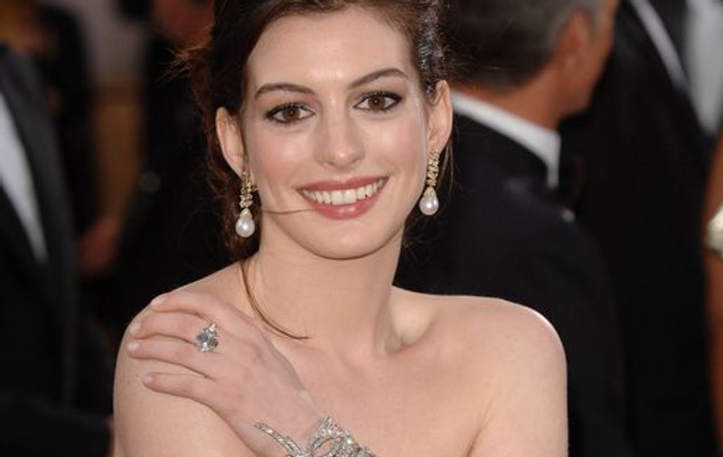 Anne Hathaway, femeia anului la Harvard