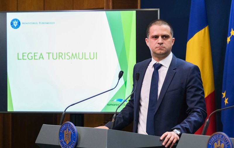 Ministrul Turismului vrea să aducă forţă de muncă din străinătate: "Sunt mulți oameni care ar veni și pe salariul minim să lucreze în România"