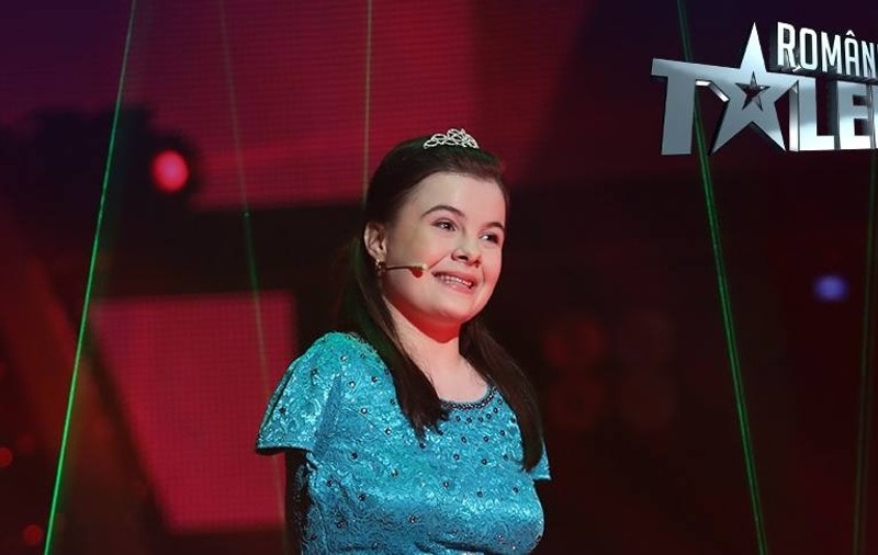 Lorelai Moșneguțu, fetița fără mâini care a câștigat “Românii au talent”, a început noul an școlar online. “Voi merge doar o dată pe săptămână”