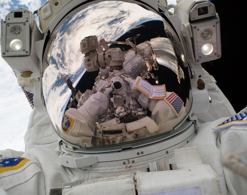 GALERIE FOTO | Doi astronauți ruși au făcut cea mai lungă plimbare în spațiu