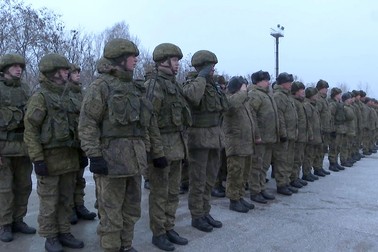 Nu cred că miza este invazia Ucrainei, cât mai degrabă o presiune pe liderii europeni în încercarea de a-i dezbina pe tema aderării Ucrainei în cadrul NATO, și de a genera instabilitate în Ucraina și în regiune. Foto: soldați ruși la sosirea în Belarus, 19 ianuarie 2022 - sursă: Profimedia