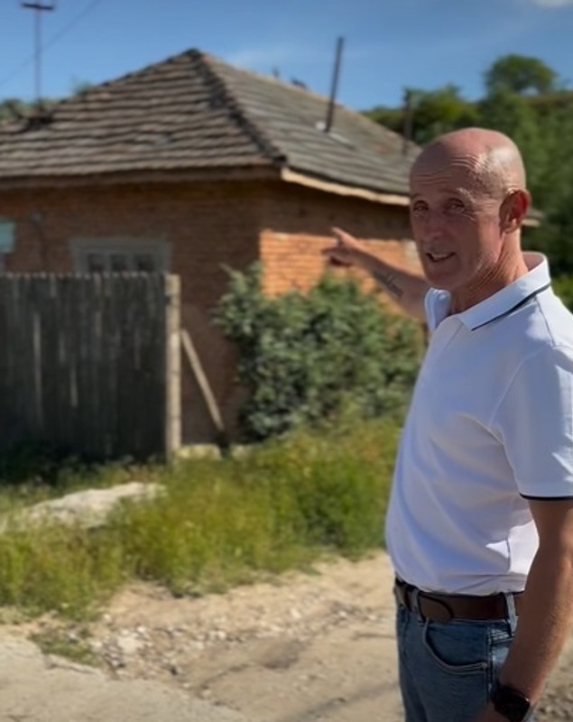 Ipostază rară cu Mugur Mihăescu în satul natal. Ce a descoperit la Sadova: „Vă arăt copilăria mea, unde a fost casa lui Leana”