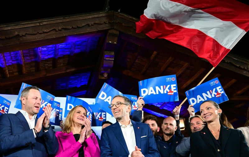Rezultate finale și scenarii după alegerile din Austria. Extremiștii de dreapta sărbătoresc o victorie istorică, dar riscă să rămână în afara guvernării