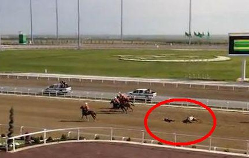 Preşedintele Turkmenistanului a căzut de pe cal | VIDEO