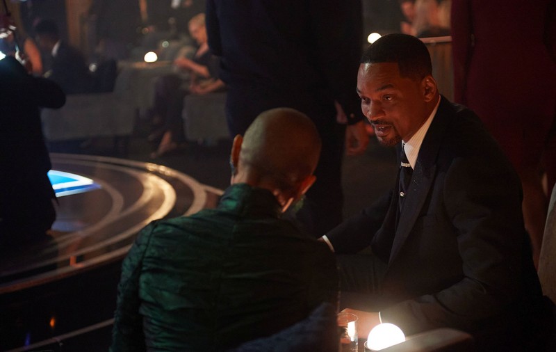 Organizatorii Oscarurilor i-au cerut lui Will Smith să părăsească sala după palma dată lui Chris Rock, dar el a refuzat să plece