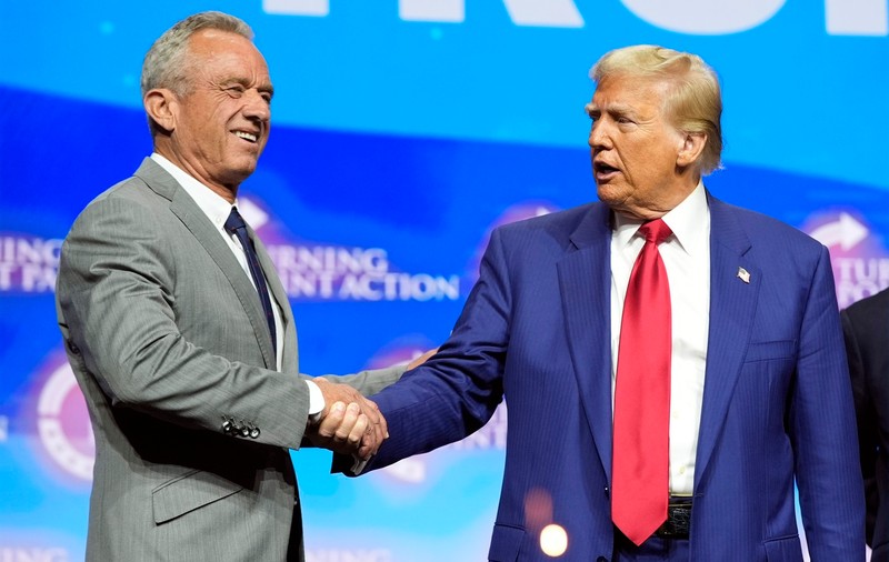 Conspiraționistul și antivaccinistul Robert F. Kennedy jr a fost nominalizat la șefia principalei agenții de sănătate din SUA
