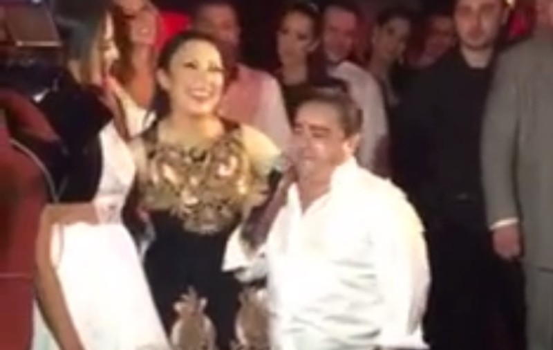 Adrian Minune, dedicație EMOȚIONANTĂ pentru Pepe și nași, la petrecerea de botez| FOTO & VIDEO
