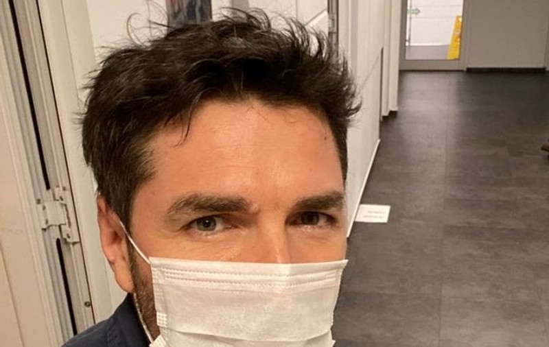 Izbucnire a cunoscutului jurnalist Alex Dima: "Nemernicii Opresti, fluturi, dragneni, ponti, melescani, basesti, fireni,  tariceni, iohannesieni, orbani"