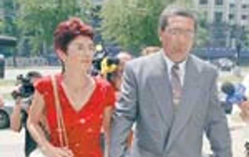 'Tranca isi batea nevasta'
