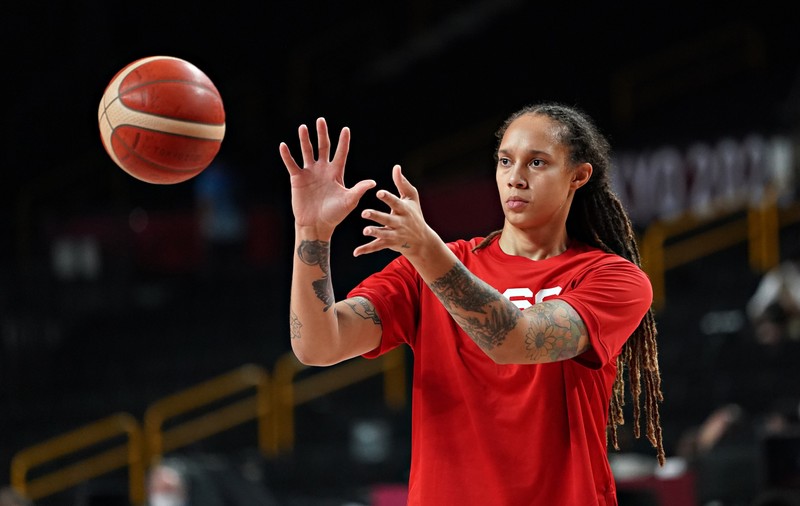 Brittney Griner, vedeta baschetului feminin american, reținută pe un aeroport din Rusia. De ce e acuzată