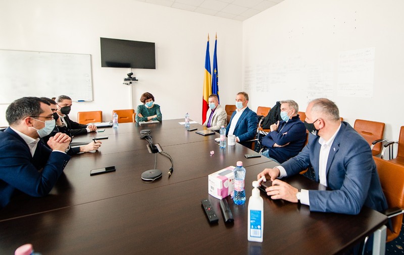 Ministerul Sănătății, după întâlnirea dintre Vlad Voiculescu și Claudiu Năsui: Se pregătește un calendar de deschidere a economiei