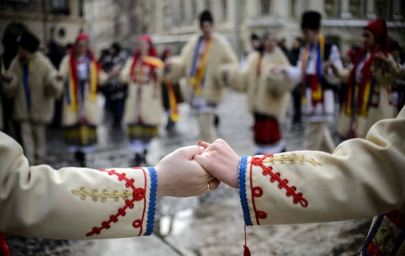 Mica Unire, sărbătorită în țară prin ceremonii restrânse. Oamenii nu se vor prinde în Hora Unirii ca în fiecare an