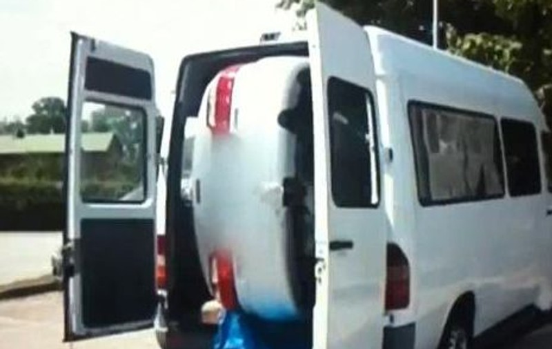 Video | Au vrut să transporte o maşină din Germania în Kazahstan cu... Maxi Taxi