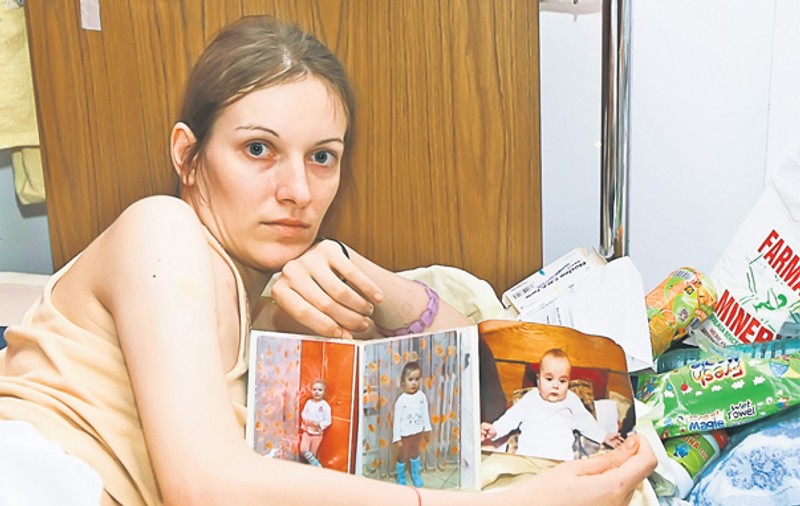 Elena Oană, femeia care a rămas paralizată după ce soţul a înjunghiat-o: "Mi-e frică să nu vină să mă omoare"