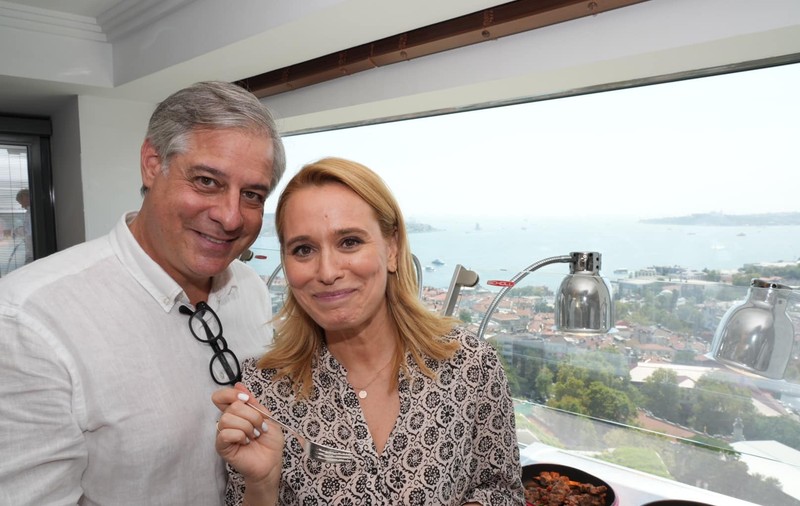 Andreea Esca și-a dus prietenii și familia la Istanbul de ziua ei. Ce spune Lucian Mândruță despre salariul vedetei și despre meniul de la petrecere