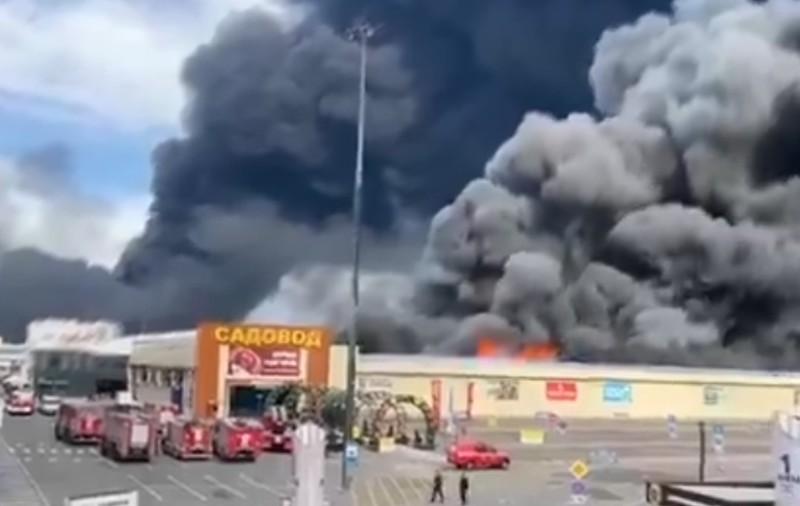 Mișcarea houthi din Yemen și-a asumat sâmbătă responsabilitatea pentru un atac asupra unor locații „sensibile” din capitala saudită Riad. Sursă foto X/A Tiempo Noticias