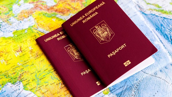 Pașaportul României de situează pe locul 20 în topul Spațiului Schengen. Sursă foto: Shutterstock