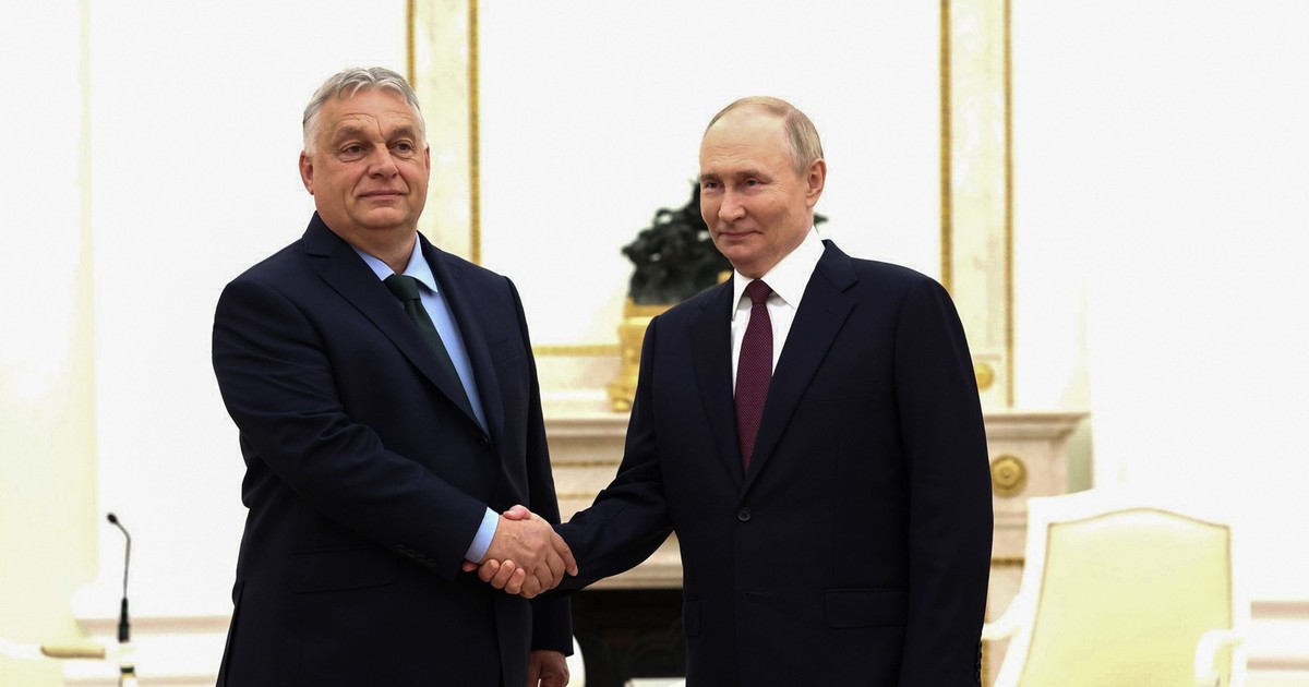 Strângere de mână între Vladimir Putin și Viktor Orban