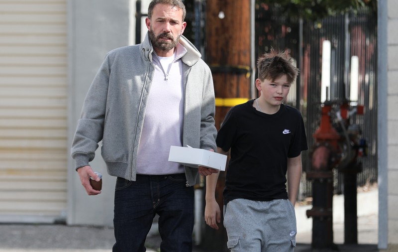 Ben Affleck, gest dezgustător de față cu fiul său. Cum a fost surprins pe stradă când credea că nu-l vede nimeni