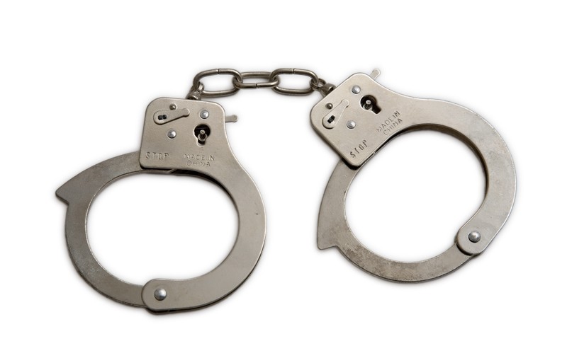 Un membru al unei reţele mafiote care racola eleve din Iaşi a fost arestat 