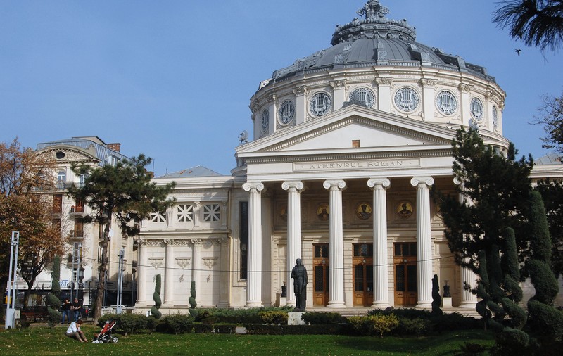 Parlamentul şi Ateneul Român ”se albăstresc” de Ziua Internaţională a Autismului