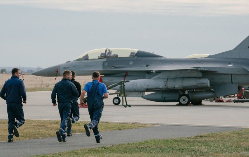 Ucraina primește avioane F-16 și pregătește piloți chiar în România, la Fetești. Ce înseamnă asta pentru țara noastră