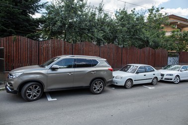 Locuri de parcare pe str. Moș Adam din Sectorul 5 / Foto: Vlad Chirea