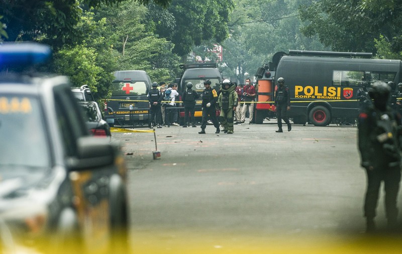 Atac sinucigaş comis într-o secţie de poliţie din Indonezia, în urma căruia cel puțin o persoană a murit și alte zece au fost rănite