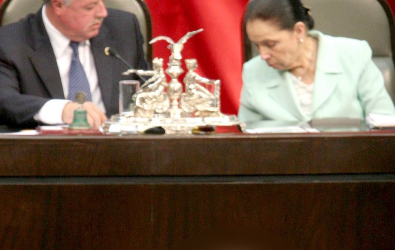 Un important lider politic, scuipat direct în faţă într-o piaţă! | FOTO/VIDEO