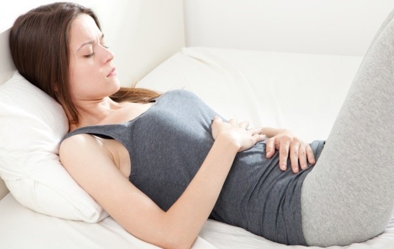 Ce să NU mănânci dacă ai gastrită sau ulcer gastric. Top 5 alimente interzise