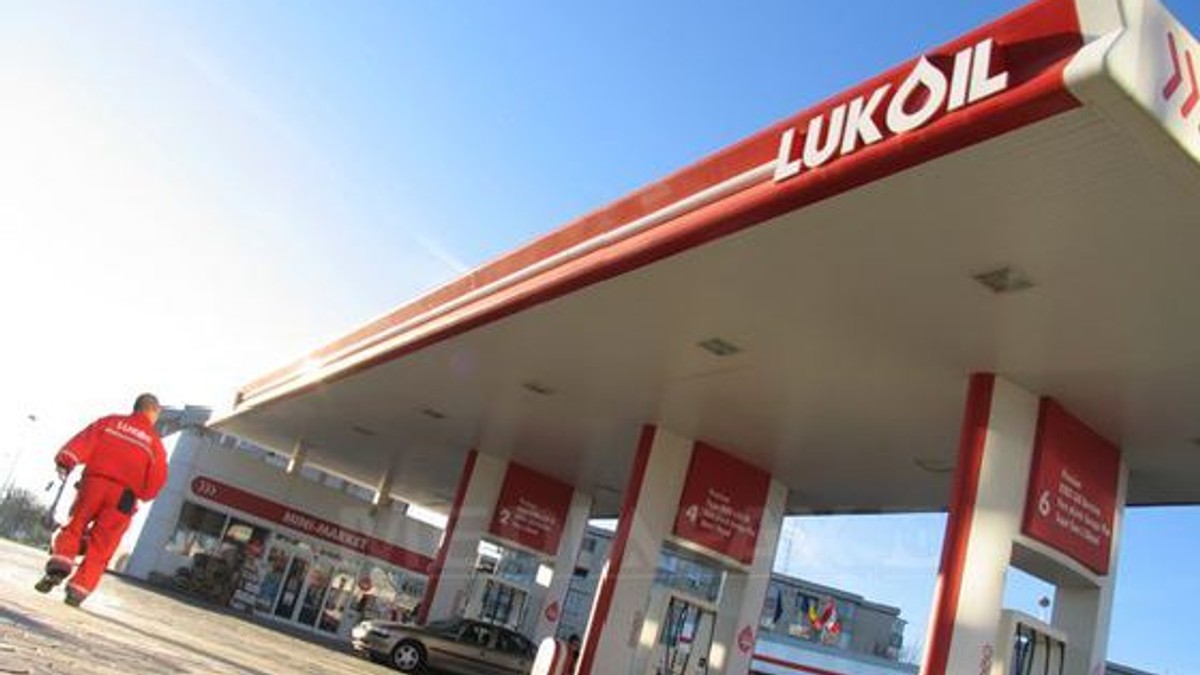 Rușii de la Lukoil care operează rafinăria Petrotel Ploiești au fost achitați. Procesul viza daune record de două miliarde de euro aduse statului