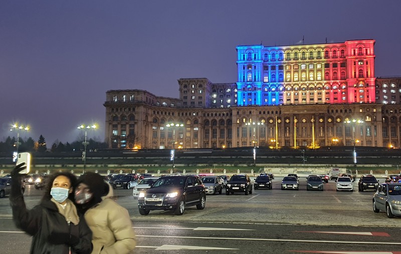„Uniți în cuget și-n simțiri”. Cum am putea dovedi lumii că inteligența pe care cu atâta ușurință ne-o atribuim nu e chiar vorbă goală