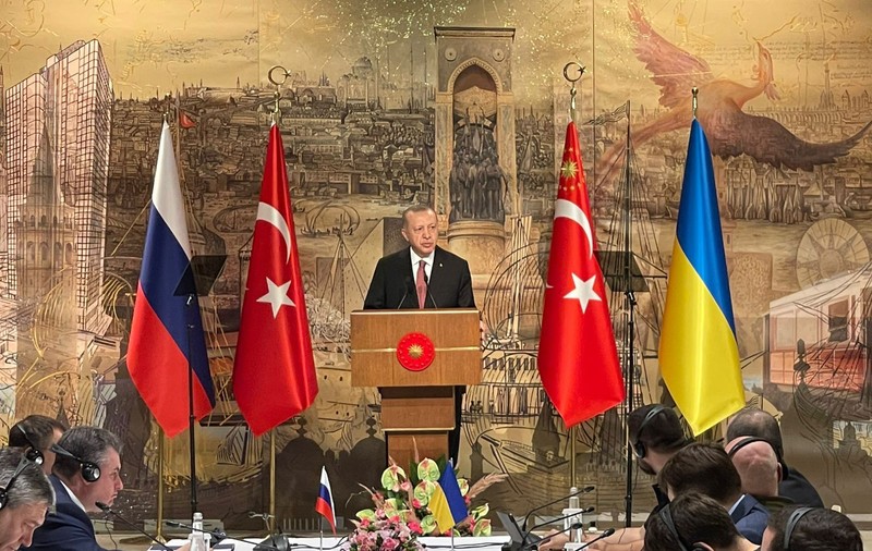Erdogan spune că Turcia se oferă să fie garant al securității Ucrainei
