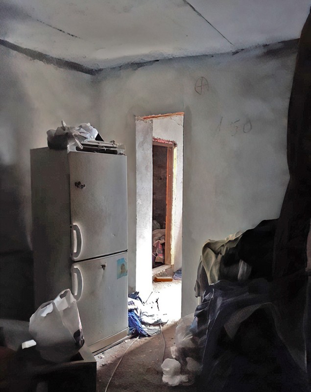 Noi imagini din camera în care Dincă spune că a ucis-o pe Alexandra Măceșanu.  Anchetatorii au găsit afișele cu care ”monstrul” încerca să racoleze femei ”fără obligații”