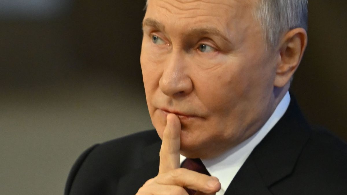 Vladimir Putin, îngândurat în cadrul conferinței de presă de la Moscova