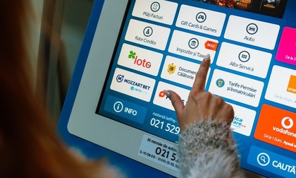La terminalele SelfPay, taxele și impozitele pot fi plătite cu cardul sau în numerar