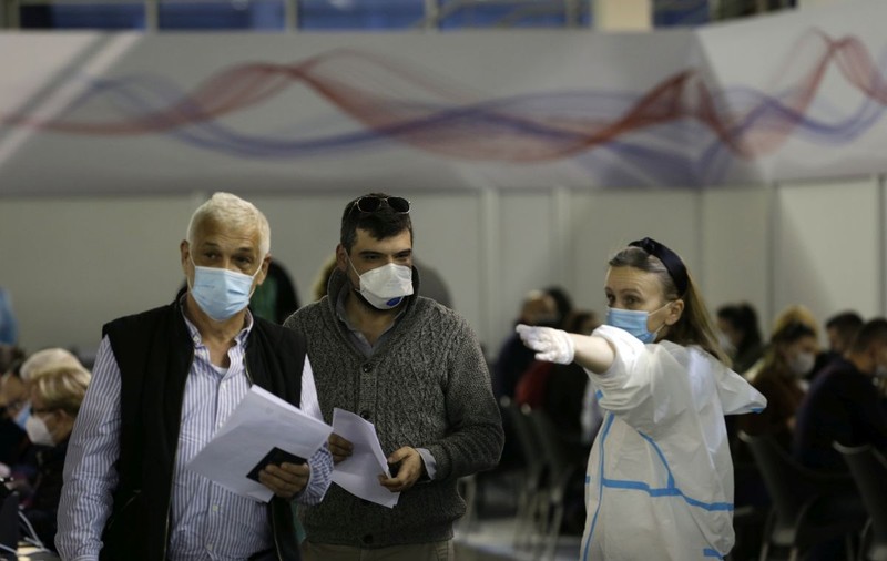 Rușii merg în număr mare în Serbia pentru a se vaccina cu seruri aprobate de OMS. „Am făcut Pfizer pentru că vrem să călătorim”