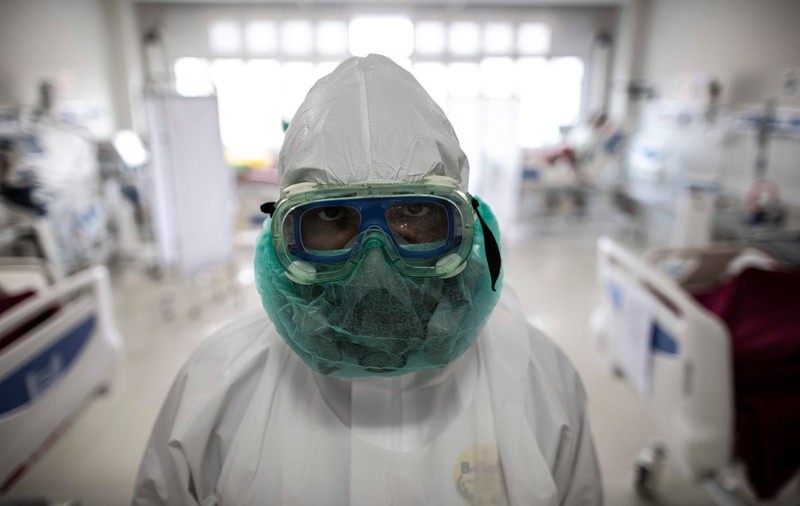 Cercetătorii se tem că tulpina indiană va infecta și persoanele vaccinate. „Cea mai rea versiune pe care am văzut-o”