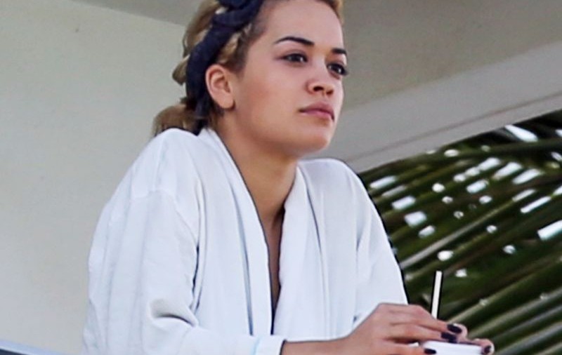 Cântăreaţa britanică Rita Ora, dată afară din casă 