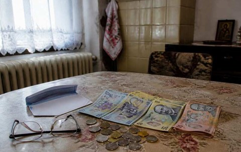 Fără 15 ani de cotizare, pensia minimă de 1.281 de lei nu vine automat. Ce sprijin poate fi solicitat