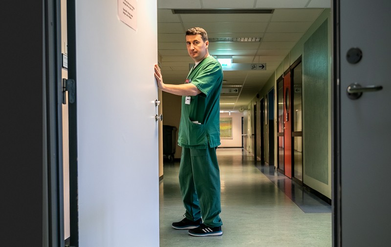 Mesaj de la un medic din Suedia, în ziua validării guvernului: „Am condus 800 km ca să-l votez pe Iohannis. Mai bine îmi cumpăram bere cu banii de benzină”