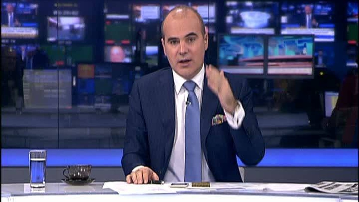 Rareș Bogdan a fost suspendat de la Realitatea TV. Rareș Bogdan, în studioul Realitatea TV