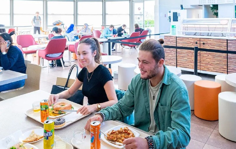 Mese la 1 euro pentru toți studenți, indiferent de situația lor financiară, în sudul Franței: „Le susținem bugetul!”